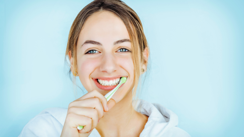 Benefits of Brushing with Coconut Oil Everyday